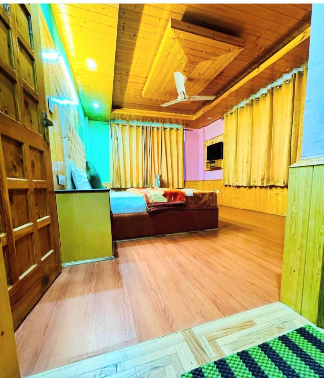 Hotel Himachal Heights Manāli Extérieur photo
