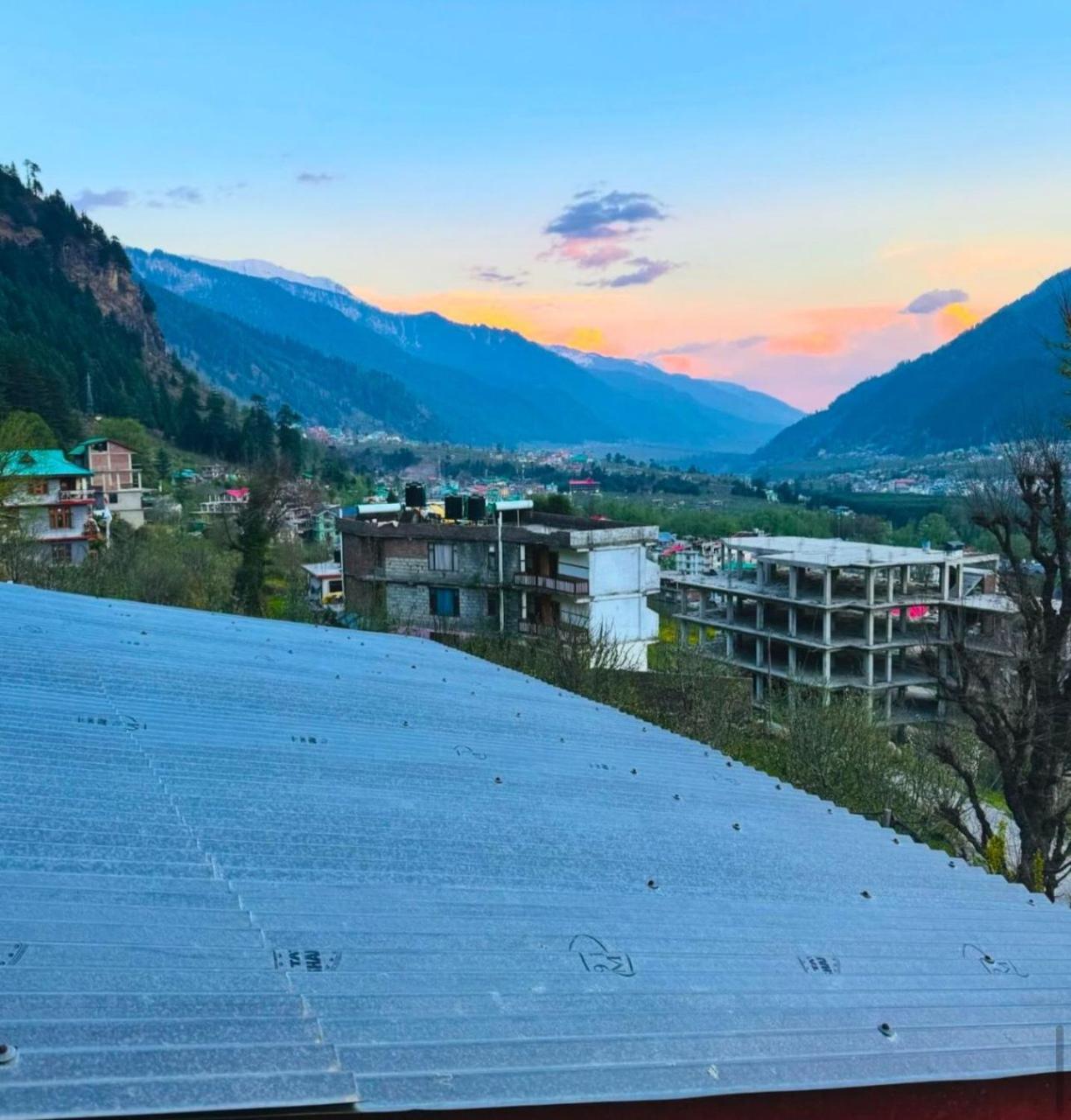 Hotel Himachal Heights Manāli Extérieur photo